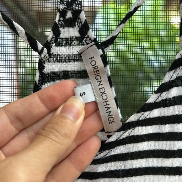 Strapy Striped Crop Top - Picture 2 of 4